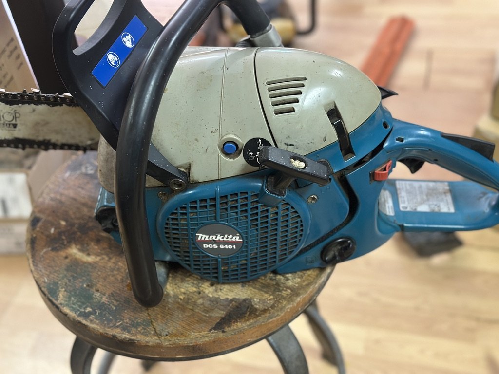 Makita DCS6401 chainsaw